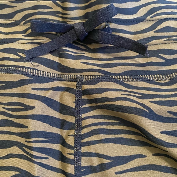 The upside leggings. Size 6 - Picture 3 of 4